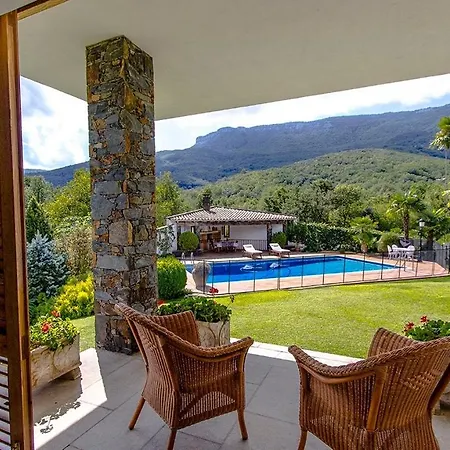 Picturesque Costa Brava Countryside Willa