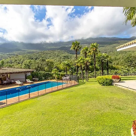 Picturesque Costa Brava Countryside Willa